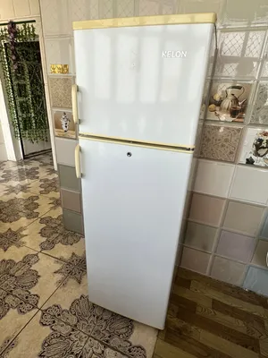 ثلاجة وكاونتر وطباخ للبيع