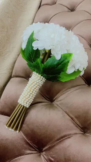 مسكة عروس صناعيه