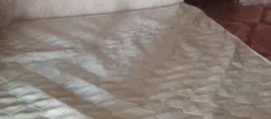 سرير خشب كبير
