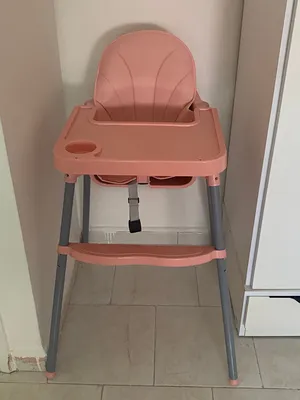 كرسي طعام غير مستخدم للبيع