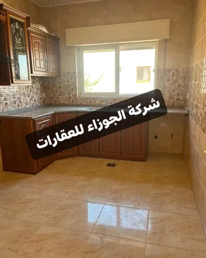شقه فارغه للايجار في منطقه البنيات قرب شارع المطار