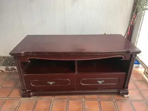 طاولة تلفزيون