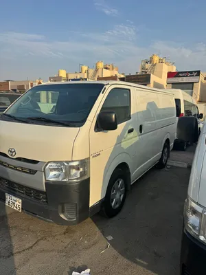 للإيجار باصات