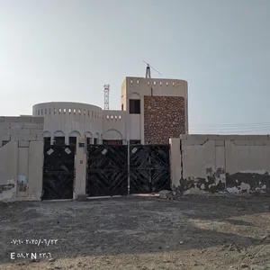 للبيع منزل ورثة سكني بموقع استراتيجي وبمساحة 600 متر مربع وبئر مصرحة