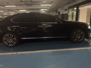 Used Lexus LS in Sharjah