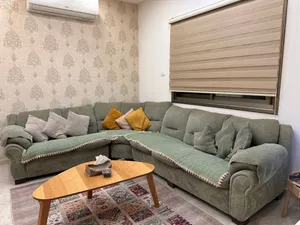 طقم كنب مع طاولة