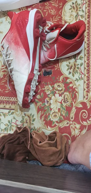 حذاء رياضي نوع أديداس  اصل يتأخر جدا بحال الجديد صناعه فيتنامي