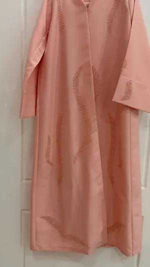 عباية راقية وأنيقة بلون وردي ناعم جميله في اللبس راقيه Elegant pink abaya with delicate sparkling