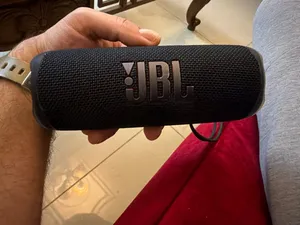 JBL flip 6 very good condition fast selling سماعة jbl flip 6 استخدام بسيط بيعة سريعة جداً