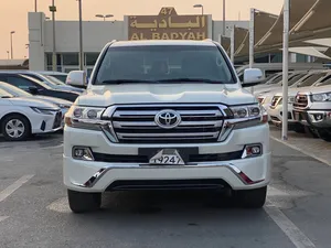 تويوتا لاند كروزر GXR V8 2021 خليجي مالك اول  مفتاحين الوكالة فور باي فور دفلوك لاتحتاج اي مصاريف