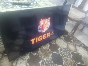 ثلات شاشات للبيع 65بوصه نوع تايجر و 55بوصه نوع ناشونال سونك 32بوصع