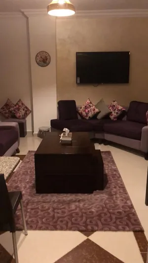 عفش منزل كامل وكاله ممتاز جدا ولا ناقصه اشي الله يبارك لصاحب النصيب اي استفسار فقط اتصال ما برد على