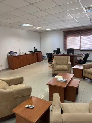 فيلا تجارية مميزة للبيع أو للإيجار في أم أذينة