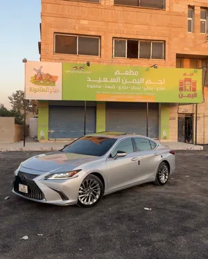لكزس - ES300 Luxury فل اضافات 2019 أعلى صنف في فئتها