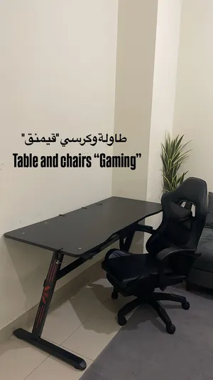 طاولة وكرسي قيمنق
