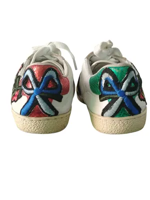 Gucci White Ace Floral-Embroidered Sneakers حذاء غوتشي ستأتي قياس 38