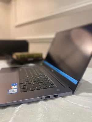 Huawei MateBook D15 i5 8GB RAM 512GB SSD شبه جديد