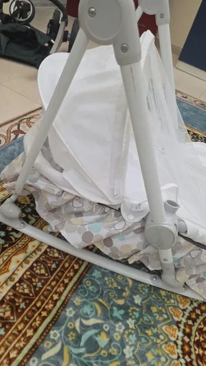 سرير اطفال نظيف وراقي من سنتربوينت