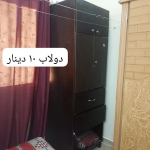 دولاب نظيف لون بني 10 دينار فقط