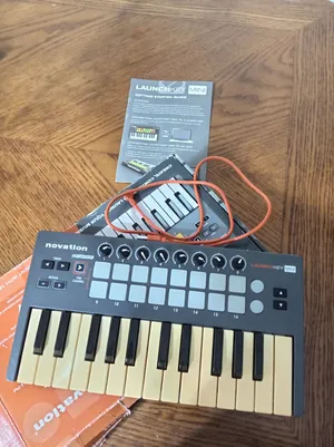 للبيع كيبورد ميدي Novation Launchkey Mini MK2 - جديد بالكرتونة لم يُستخدم