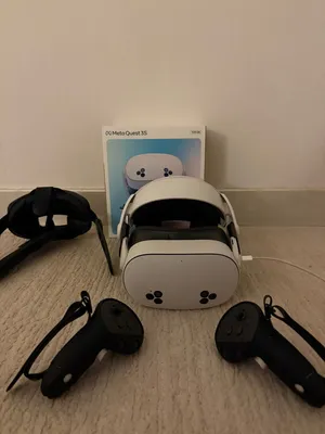 Meta quest 3s used 2 weeks only with head strap and controller grip and box