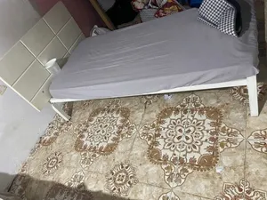 سرير عدد 2 حديد ابيض مستعمل قويات كلش تتحمل وزن كلش ثقيل سعرهم الاثنين 50 الف