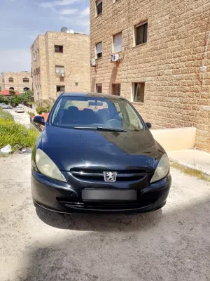 سيارة بيجو للبيع 2005 307