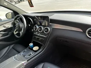 مرسيدس GLC 300 4MATIC موديل 2021 كفاله