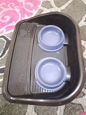 للبيع أدوات عناية بالقطط و طبق ماء و طعام