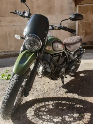 قابل للبيع او للبدل على سيارة اقتصادية Ducati Scrambler 2015