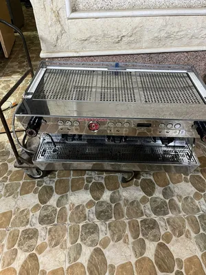 للبيع ماكينة قهوة La Marzocco KB90 AV – ثلاث قروبا