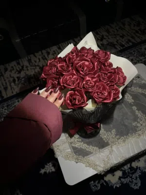 باقه ورد  لون برقندي
