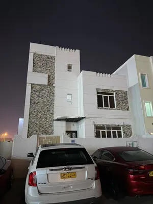 شقه للايجار بموقع استثنائي بالقرب من افنيوز مول ورامز للتسوق ومسقط جراند مول و عمان مول
