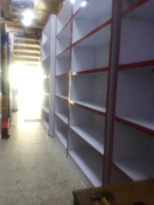 رفوف مستعملة نضيفة جدا