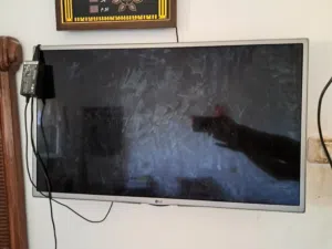 شاشة ال جي الاصليه مكسورة بها رسيفر داخلي