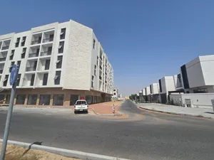 محل تجاري للبيع جاهز للاستلام بدفعة أولي 50% والباقي أقساط علي 72 شهر .