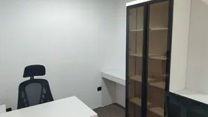 مكاتب مجهزة مخدومة