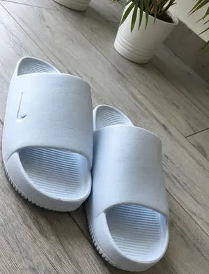 شبشب نايكي أصلية Nike Calm Slide - مقاس 42.5 (M9/W10)