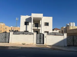فرصة مميزة للبيع منزل حديث بتشطيب سوبر ديلوكس وكوشان مستق