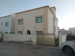 للبيع فيلا طابقين بالعامرات السادسة من مالك المنزل مباشره