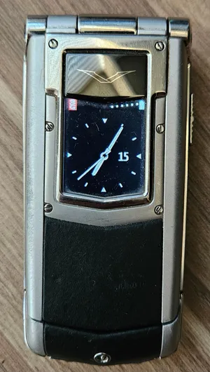هاتف أصلـي فاخر فيرتو بـغـطاء (Vertu Constellation Ayxta Flip Phone) - حالة ممتازة
