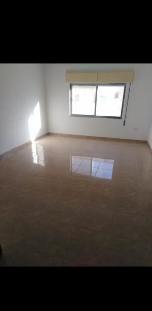 شقة فارغة جديدة للبيع طابق اول وطابق ثاني مساحة الشقة 132 متر .