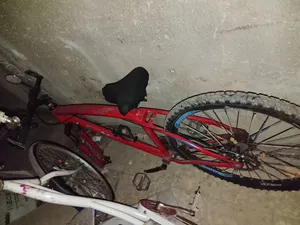 بسكليت شفرات امريكي للبيع البسكليت حالته ممتازه كوشوك وبلفات وكاشي بس غيرت الو عجل لانو الشفرات خرب