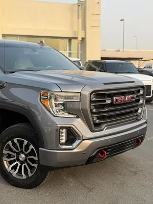 Used GMC Sierra in Sharjah