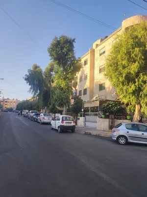 شقه تسوية ثانيه مقسومه الى شقتين جاهزه للسكن قريبة من جميع الخدمات