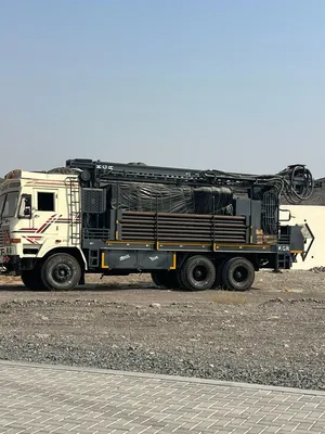 حفارة ابار مياه محموله على شاحنه اشوك ليلاند هنديه