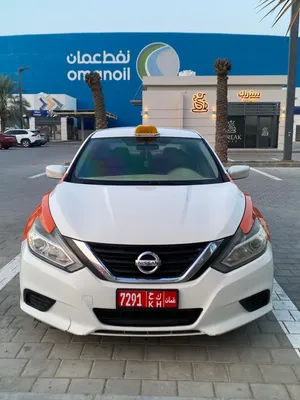 نيسان التيما تكسي للبيع مع الرقم