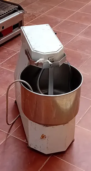 كوشة إيطالية وعجانة إيطالية