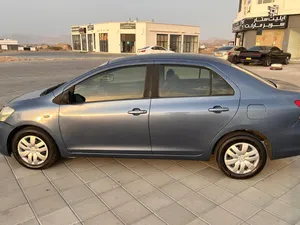 تويوتا يارس 2007 صالون / سيدان، أزرق، ممتازة بدون حوادث، مرخصة، بداخل برونزي