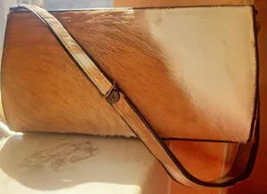شنطه يد جلد غزال طبيعي هاند ميد تحفه فنيه لم تستخدم صناعه هنديه من عام 1970 لا يوجد مثلها